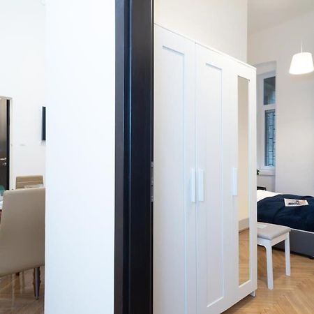 Ultra Central Large Stylish Apartment Budapest Bagian luar foto