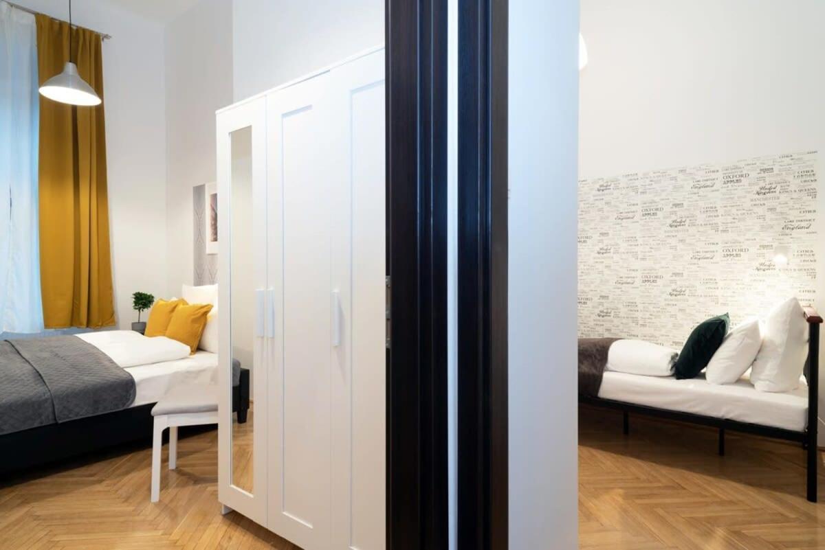 Ultra Central Large Stylish Apartment Budapest Bagian luar foto