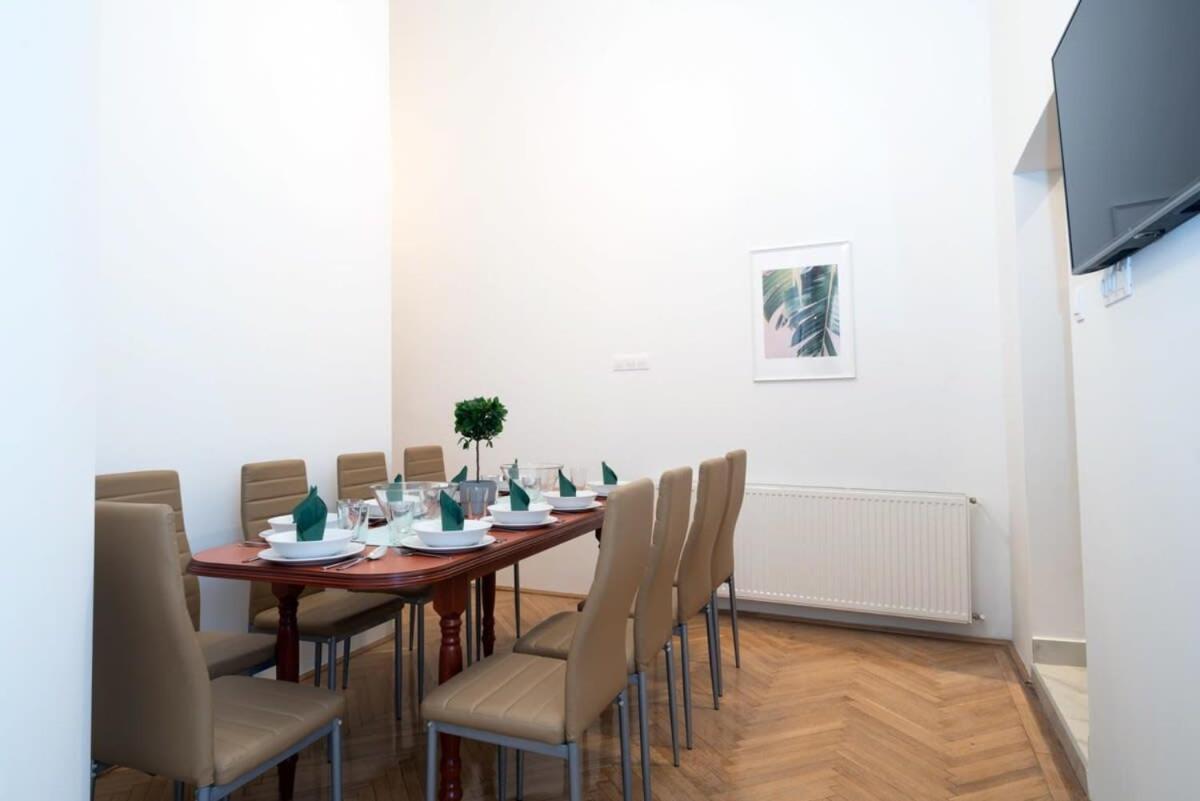 Ultra Central Large Stylish Apartment Budapest Bagian luar foto