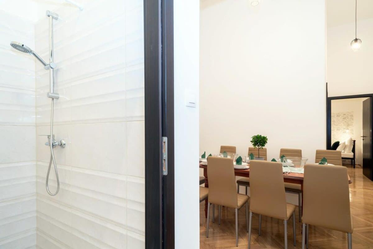 Ultra Central Large Stylish Apartment Budapest Bagian luar foto